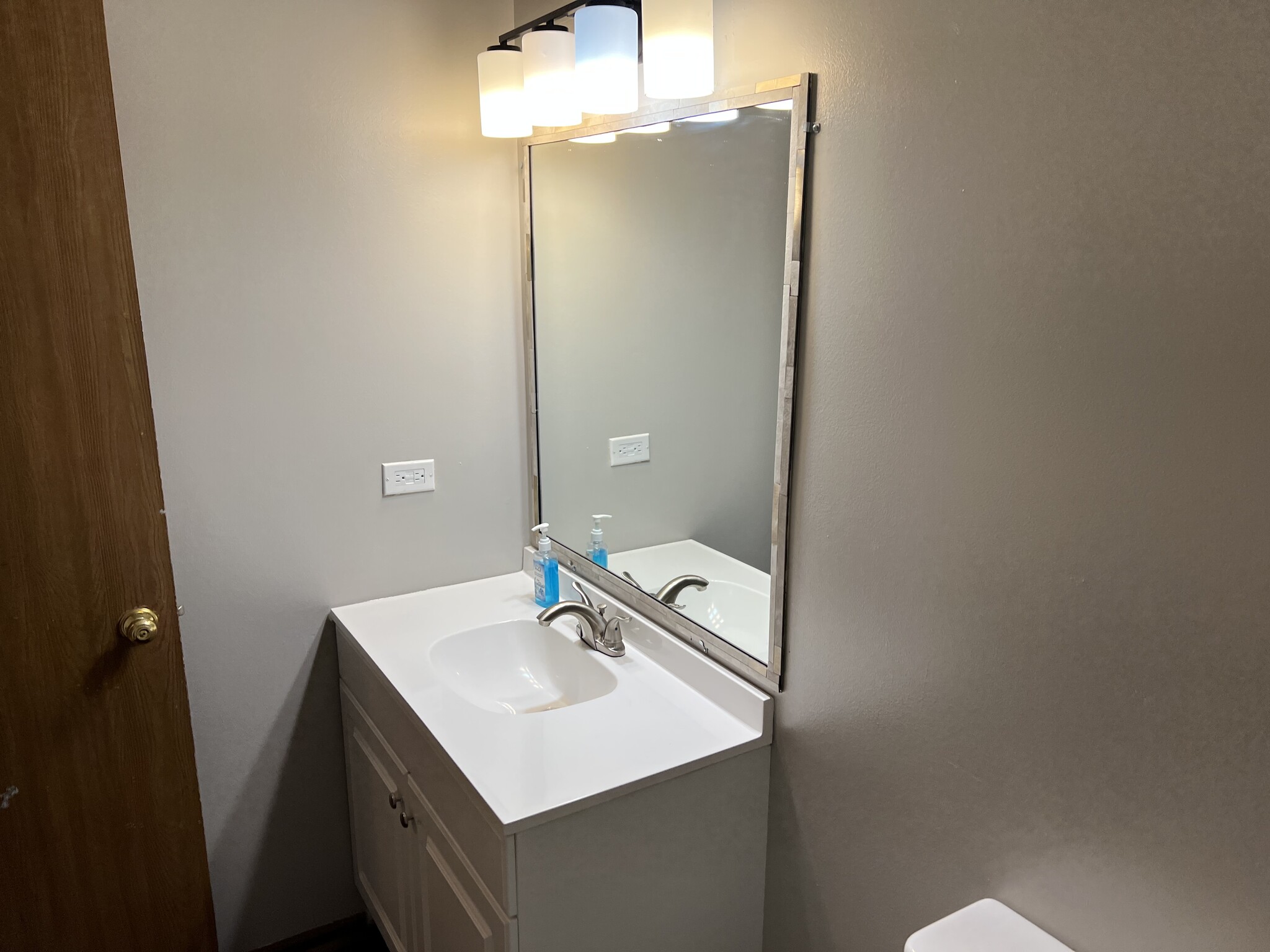 Bathroom - 14428 S Division St