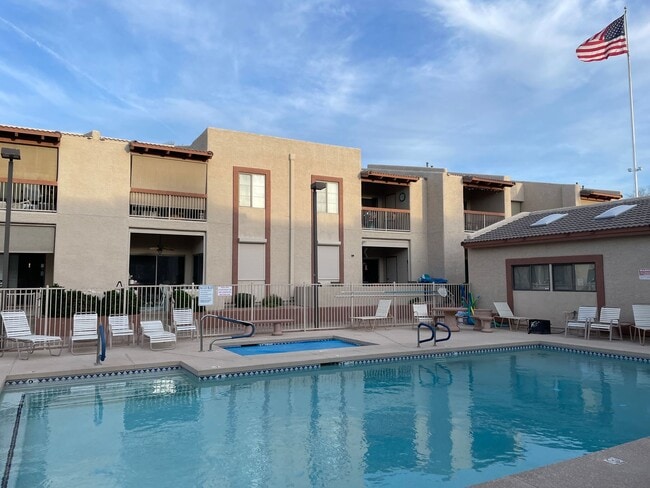 Building Photo - $1,540 2-3 Bedroom For Lease With Community Heated Pool & Spa in 85207!