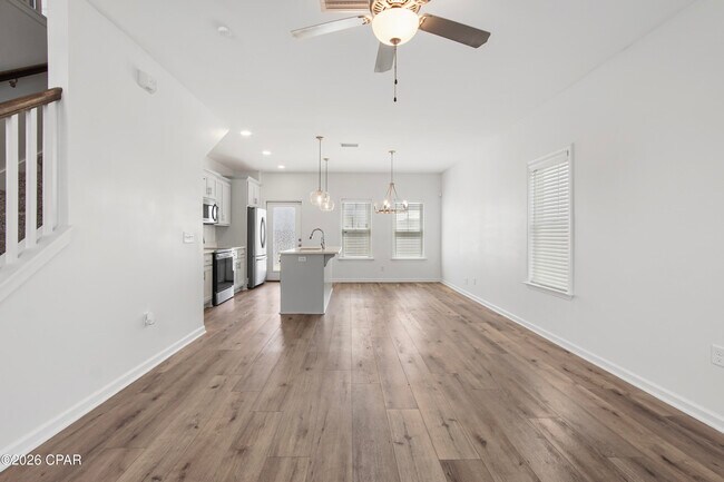 Building Photo - 413 Raven Ln