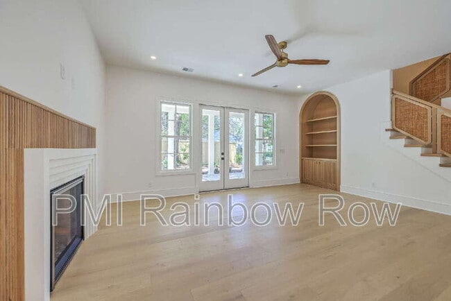 Building Photo - 755 Adluh St