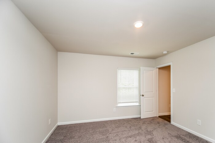 Building Photo - 302 Crooked Pne Ct