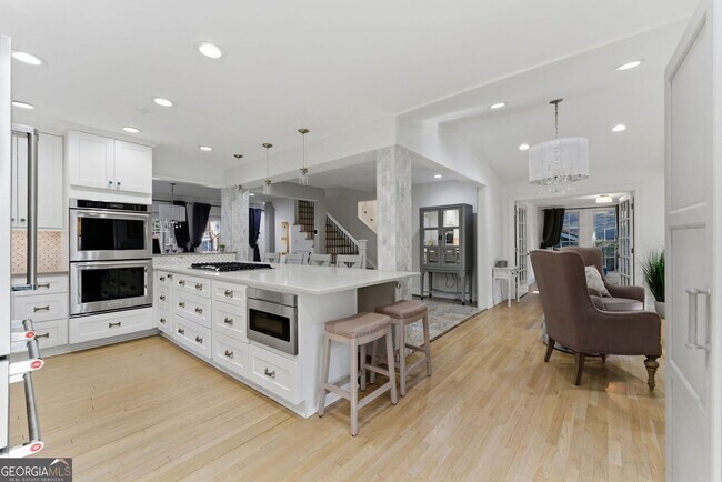 Building Photo - 302 Hascall Rd NW