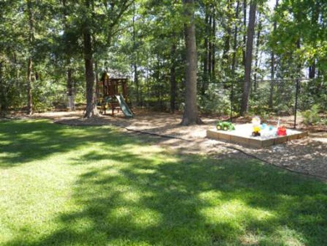Building Photo - 4 Bedroom House next to Washington Farms