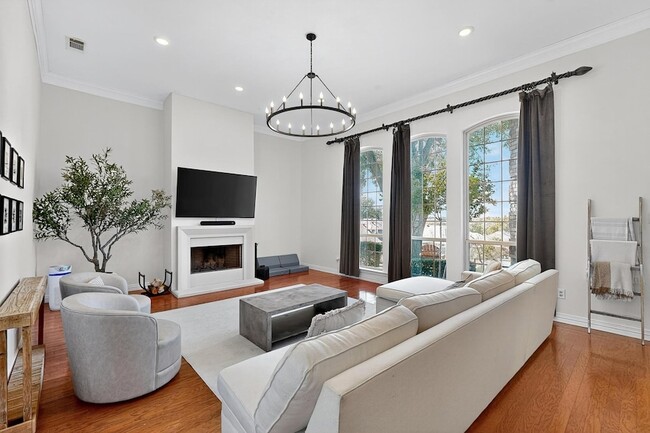 Building Photo - 2806 Sausalito Dr