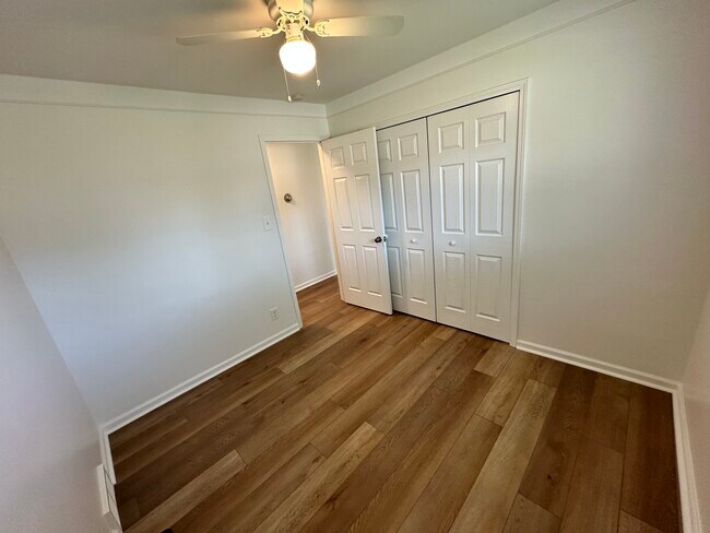 Building Photo - Impeccably Clean Warren Ranch!