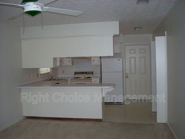 Building Photo - 9 Montclair Ct