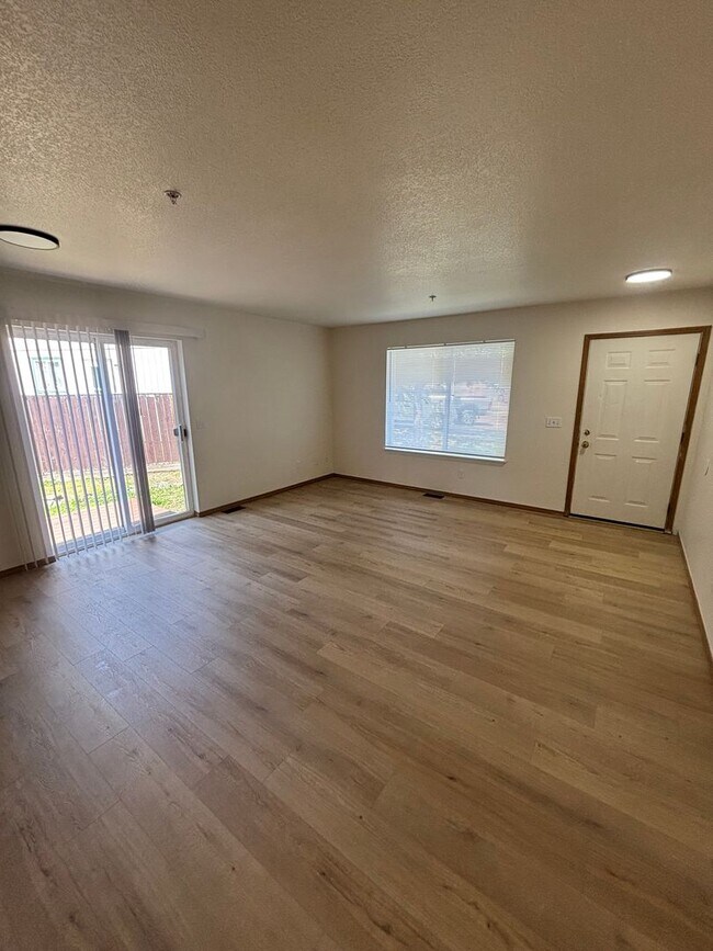 Building Photo - 211 N Lava