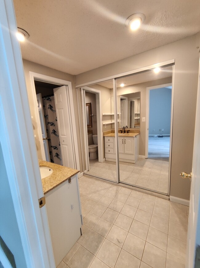 Building Photo - 3151D Covewood Ct