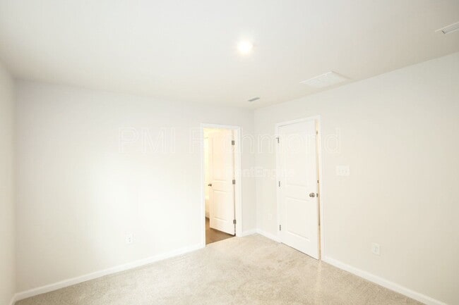 Building Photo - 1240 Canterbury Rdg Rd