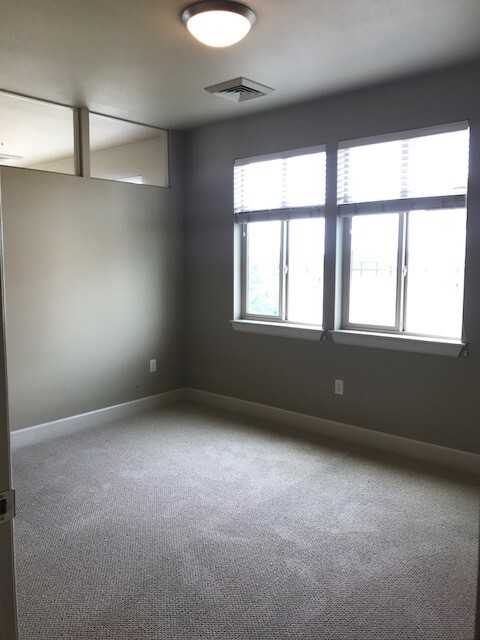 Building Photo - Incredible 5th Floor Condo ~ City Side Lofts