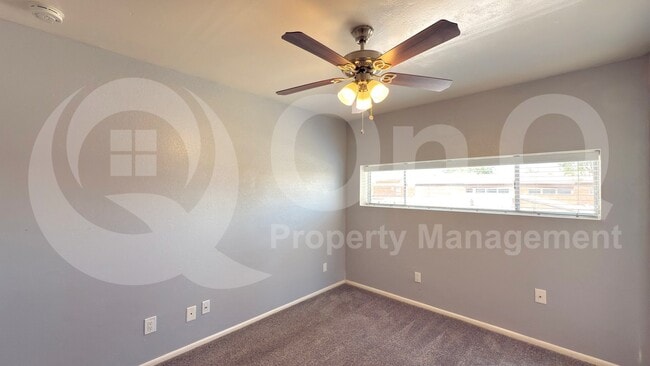 Building Photo - 2673 E Oakleaf Dr