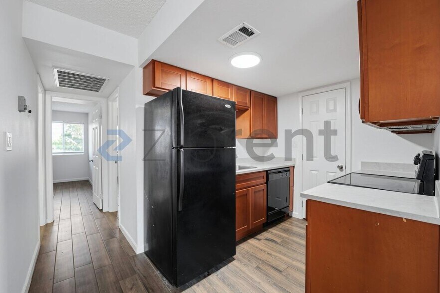 Building Photo - Unit 514