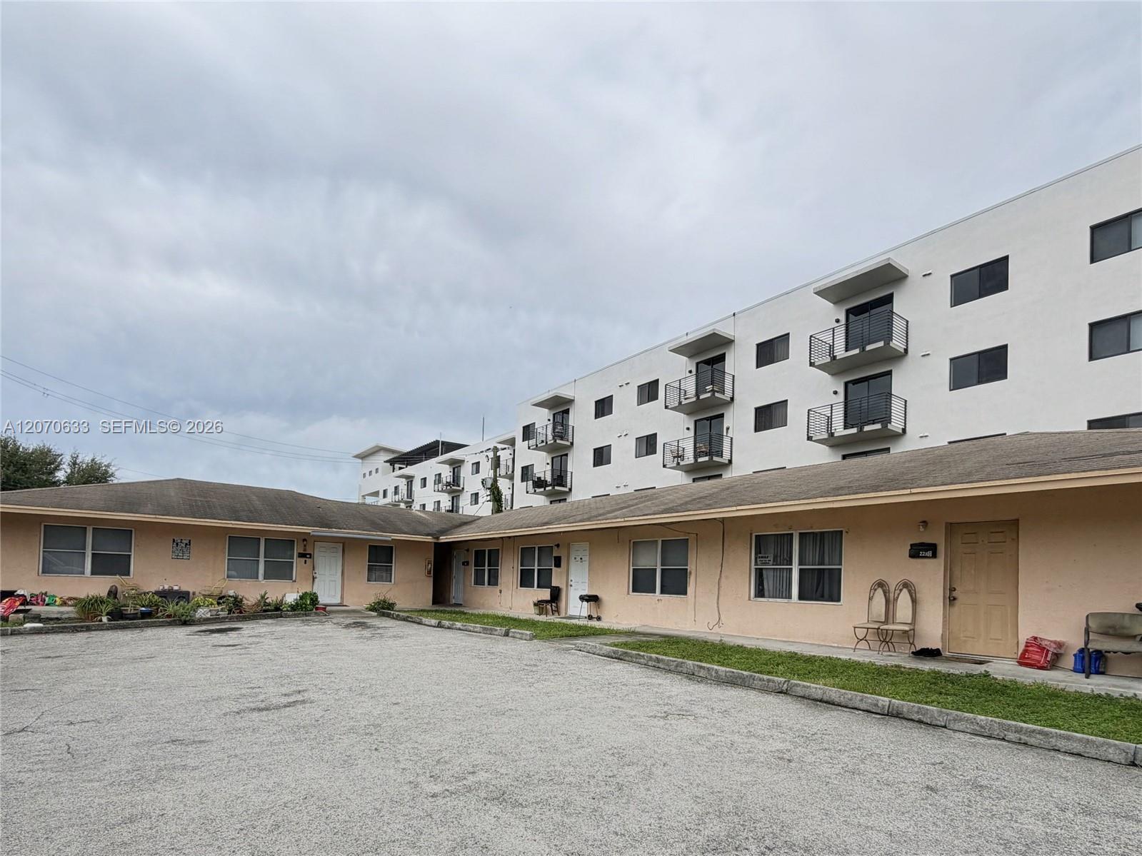 Building Photo - 2224 Pierce St