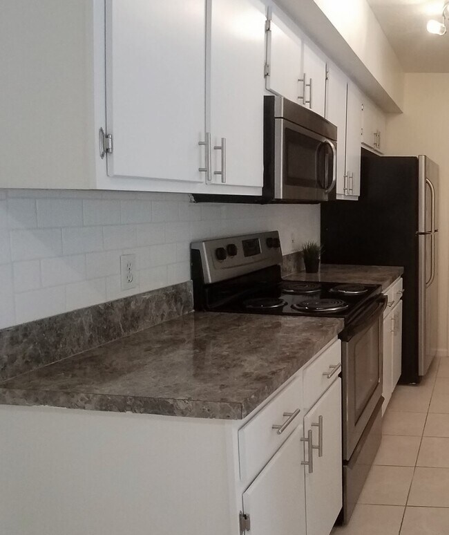 Building Photo - Beautiful 2/2 condo for rent next to Waterford Lakes Town Center and UCF