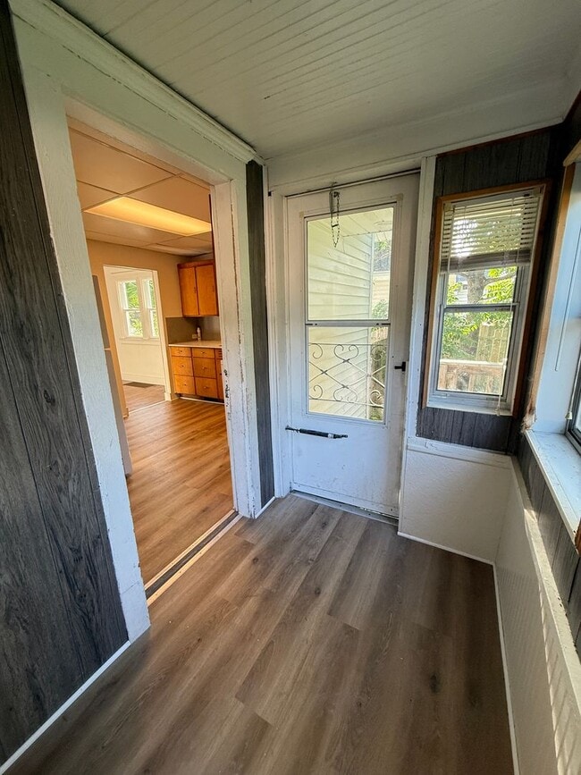 Building Photo - 2-Bedroom Ranch Home with Basement Storage and Fenced Yard