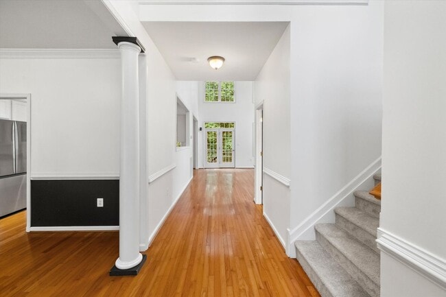 Building Photo - 4107 Lakeview Pkwy