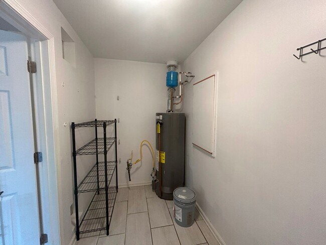 Building Photo - First floor 2 bedroom/2 bathroom condomini...