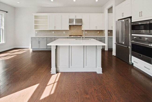 Building Photo - 5 Bed 4.5 Bath - Bethesda Single Family - ...