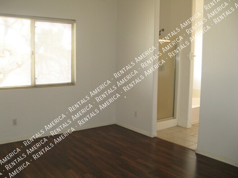 Building Photo - 8536 W Dahlia Dr