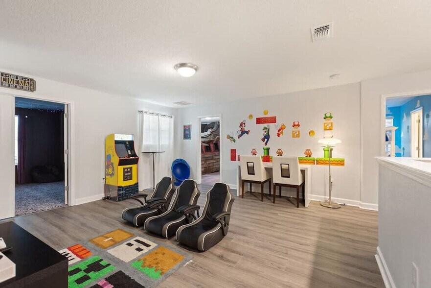 Primary Photo - 1422 Thunderbird Rd