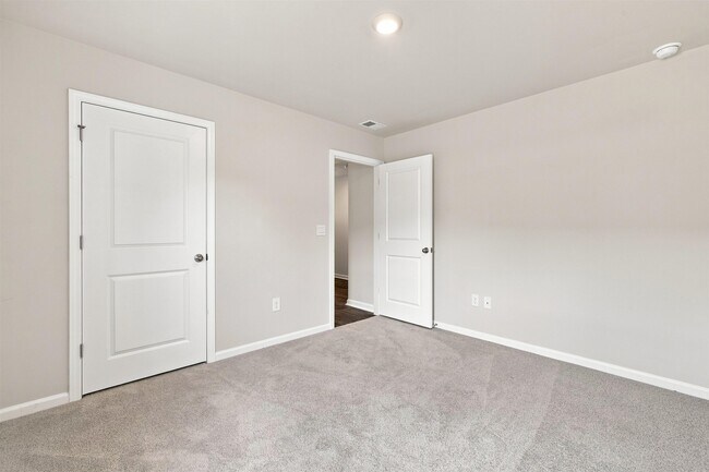 Building Photo - 208 Jeff Waters Cir