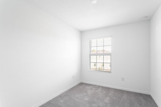 Building Photo - AVAILABLE NOW!!