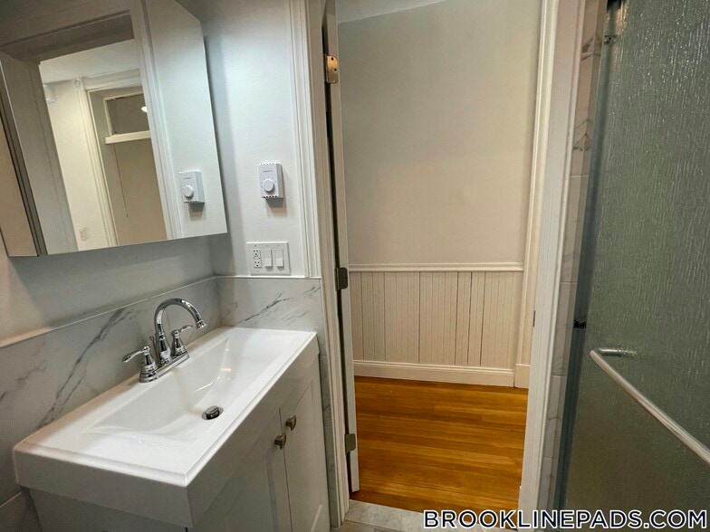 Building Photo - 79 Brook St