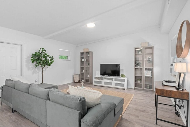 Building Photo - 4265 Wee St