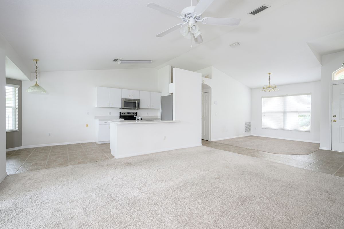 Building Photo - 1712 Arash Cir