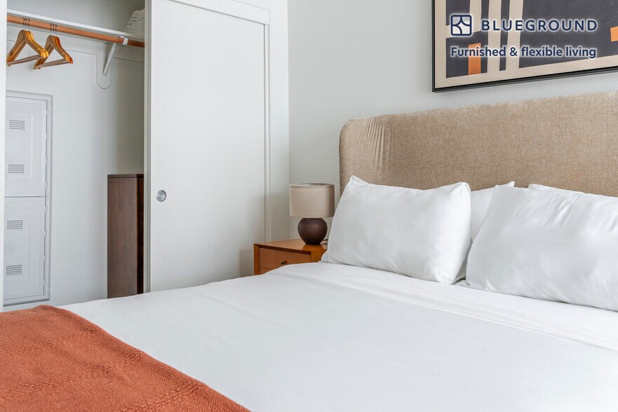 Building Photo - 238 13th St