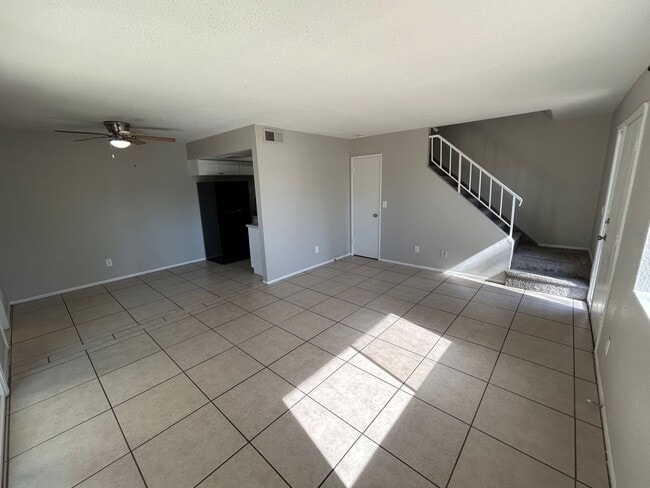 Building Photo - 6046 W Townley Ave