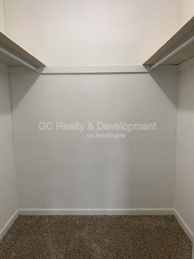 Building Photo - 12 Simpson St