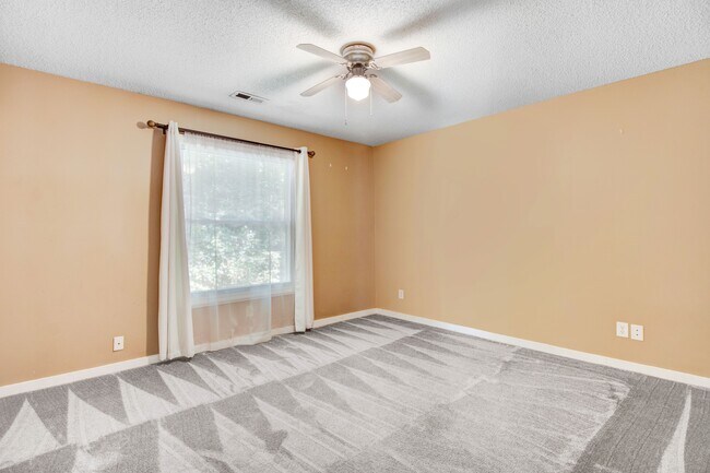 Building Photo - 200 Clairmont Rd NE