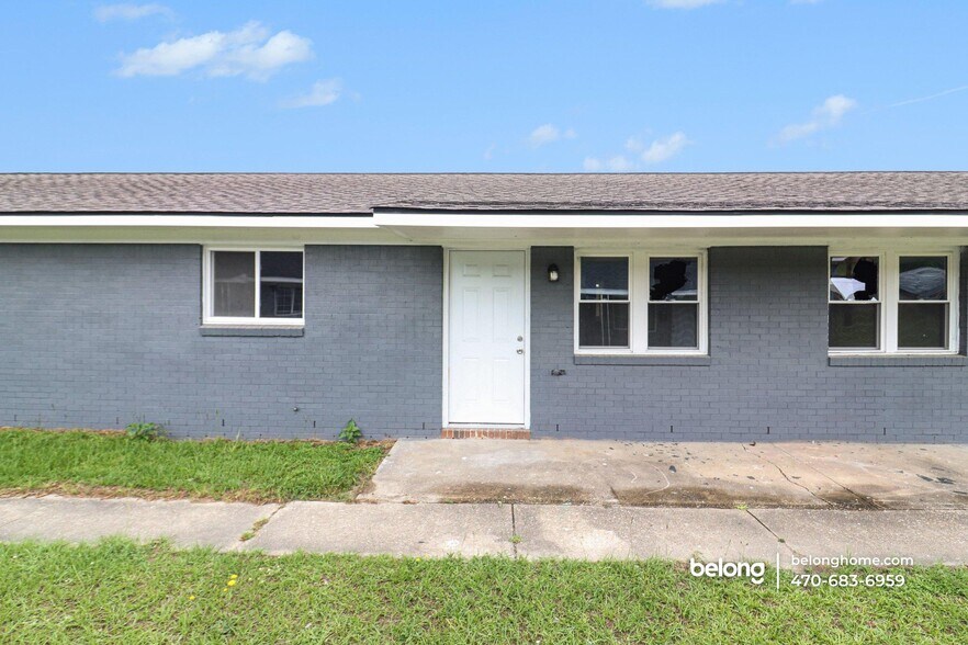 Building Photo - 3213 Lee St