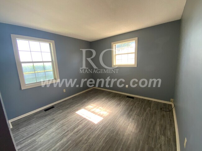 Building Photo - 206 Fourteenth E (g)-