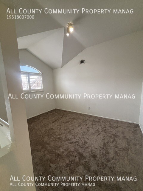 Building Photo - 1042 N Turner Ave