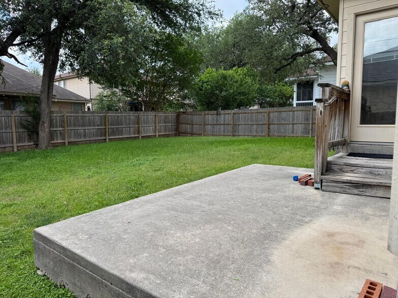 Building Photo - 4526 Darien Vista