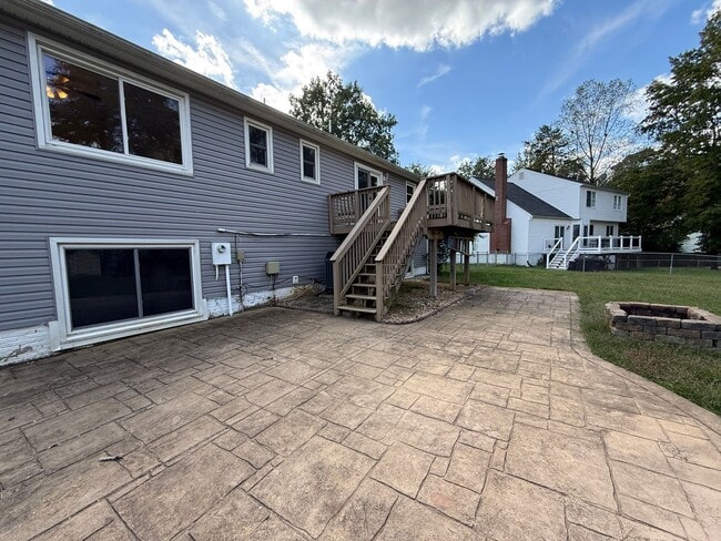 Building Photo - Great Stafford Location