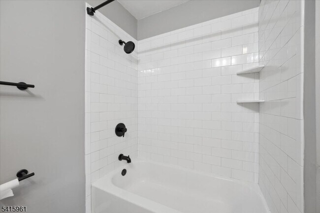 Building Photo - 807 Eves Dr