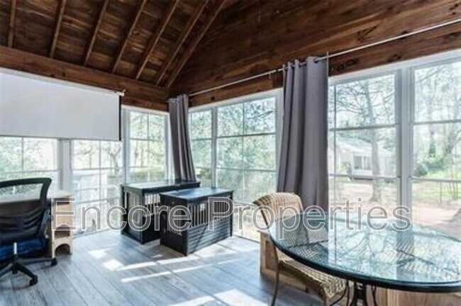 Building Photo - 209 Edward Ct