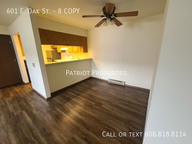 Building Photo - 601 E Oak St