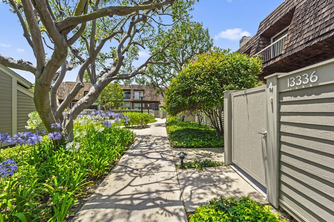 Building Photo - 13336 Maxella Ave
