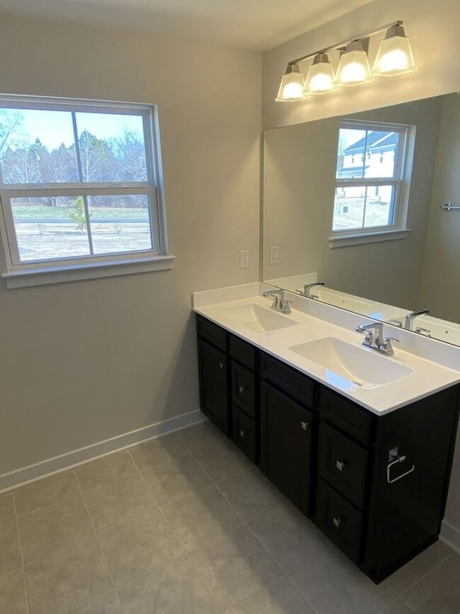 Building Photo - Great 3 Bed, 2 Story Townhome near Concord Mills