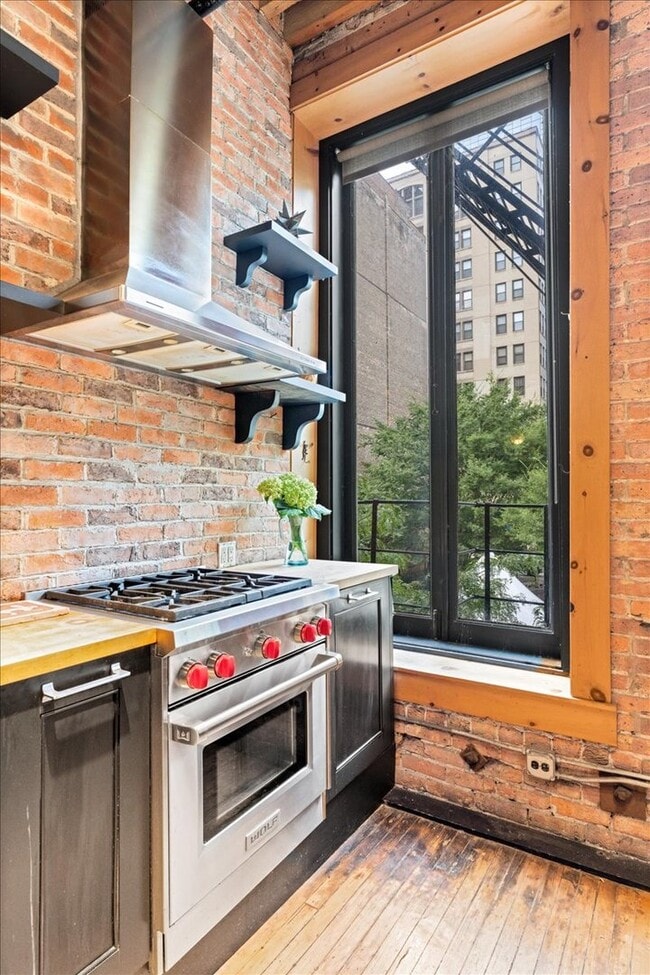 Building Photo - 711 S Dearborn St