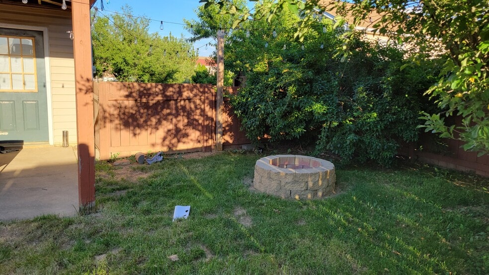 Building Photo - 131 Brookside Pl
