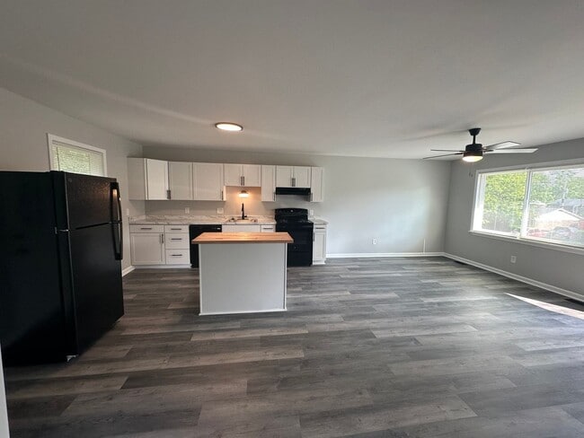 Building Photo - Fully Renovated House, Everything is New! ...