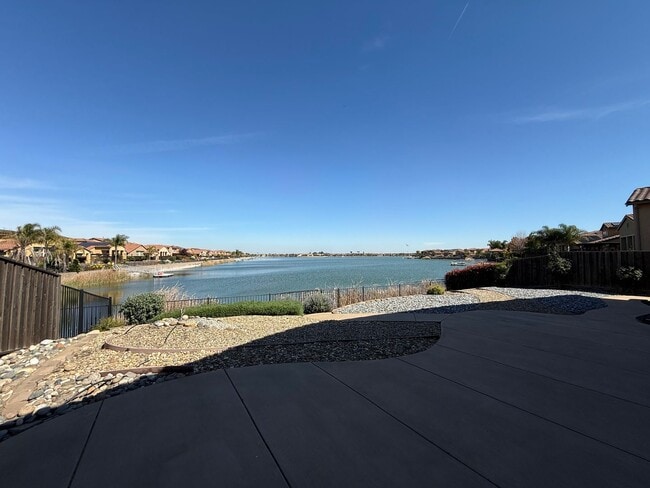 Building Photo - Lake front single story home in gated community!