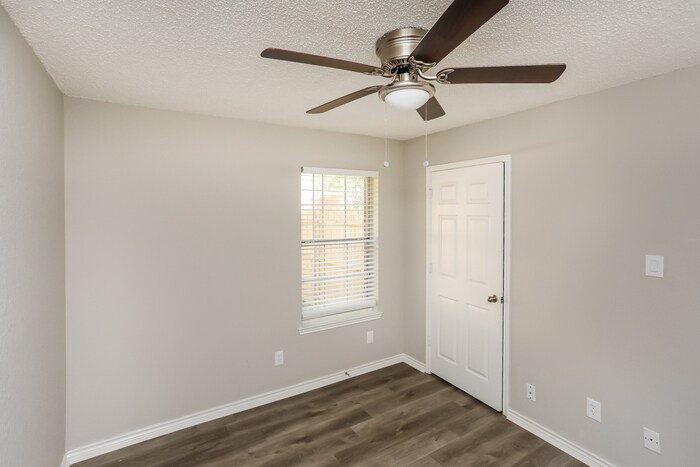 Building Photo - 819 Crooked Creek Ln