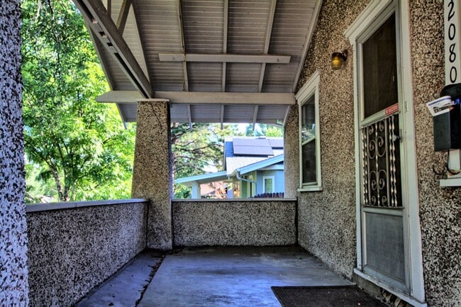 Building Photo - 2 bed 1 bath house just west of DU
