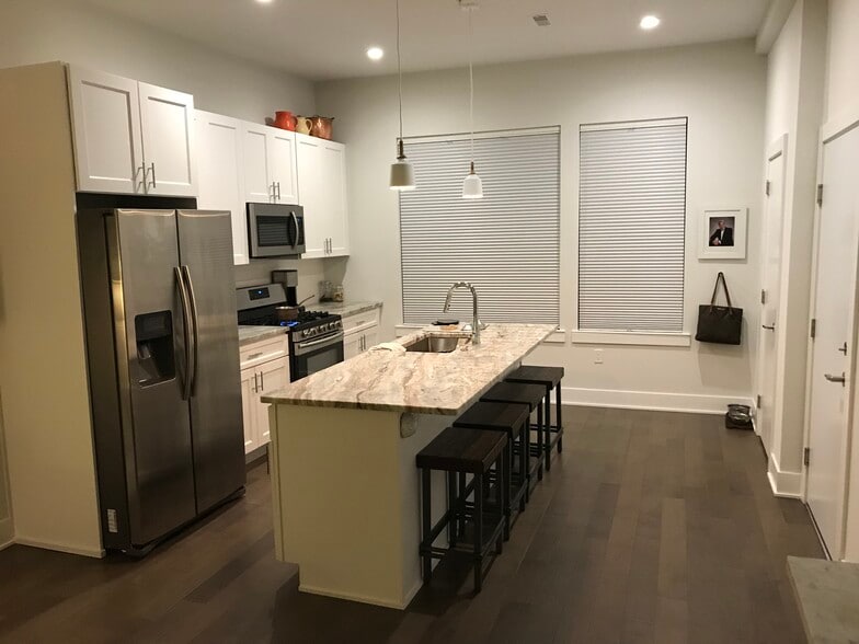 Kitchen - 2716 W Cabot St